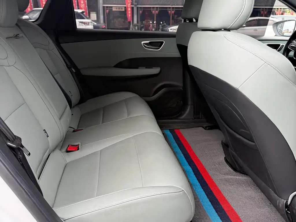 Roewe D6 2025 450km