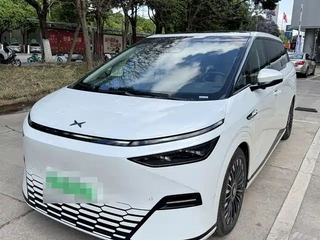 2025 Xpeng X9