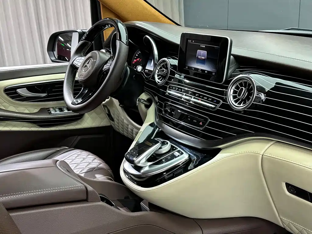 Mercedes-Benz V-Class (Import) — миниатюра 34