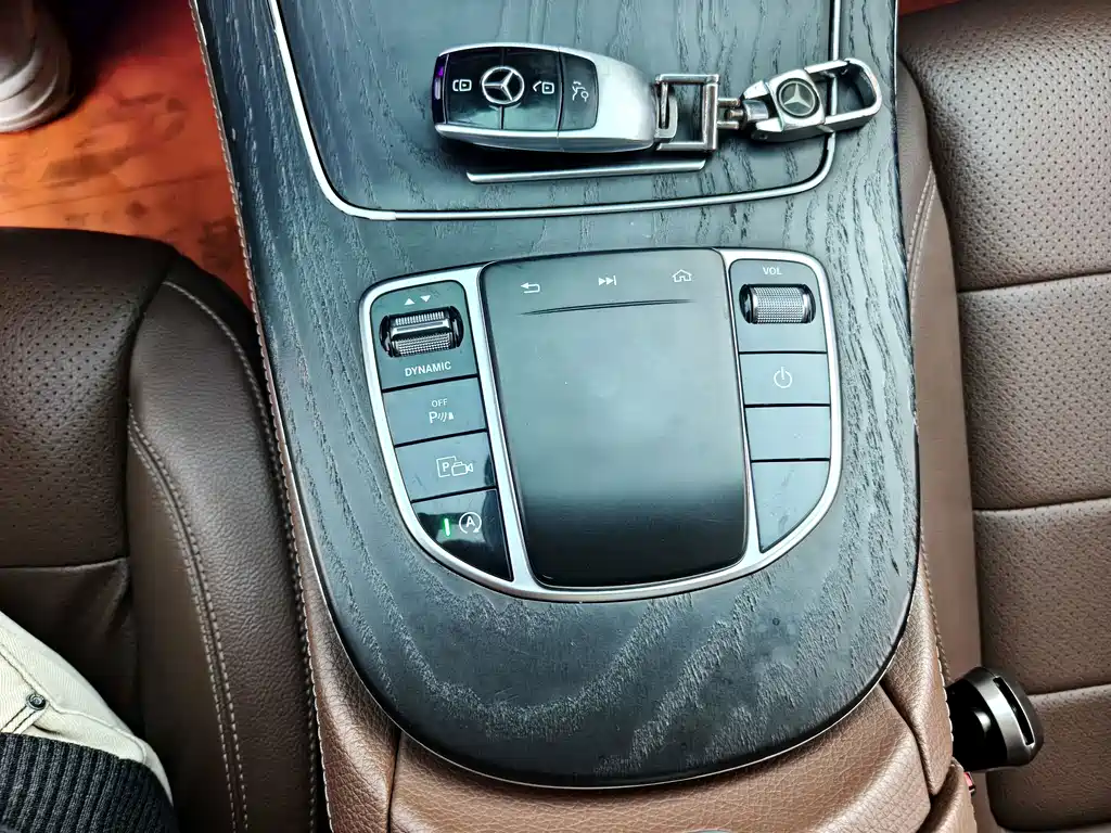 Mercedes-Benz E-Class — миниатюра 16