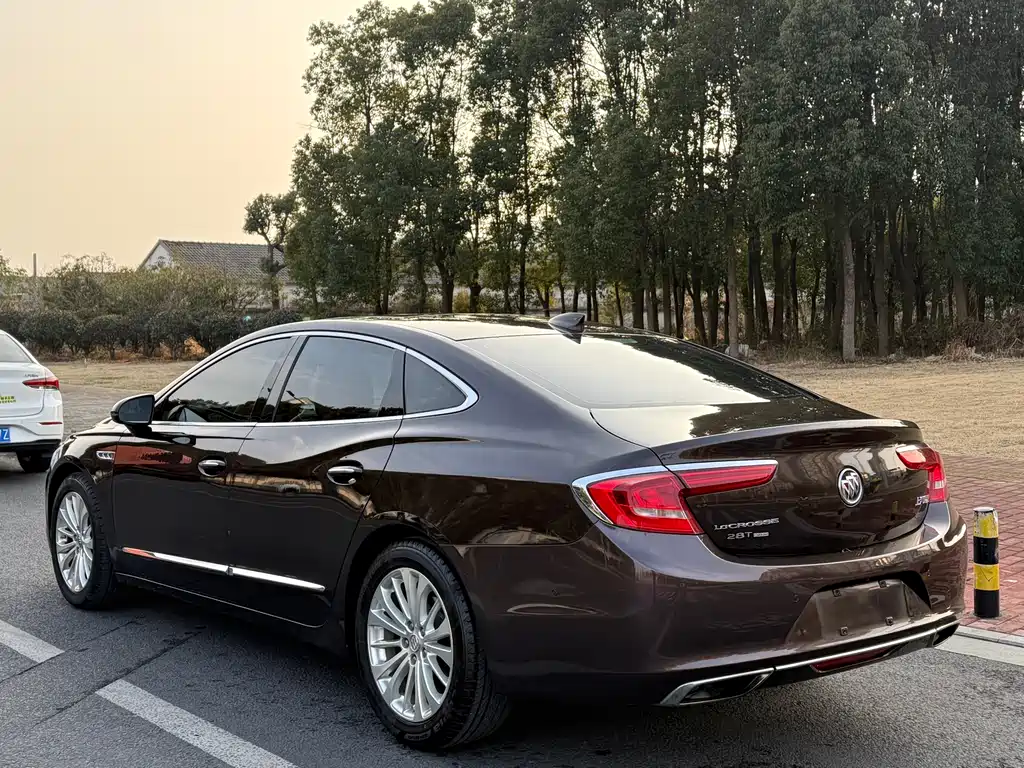 BUICK LACROSSE