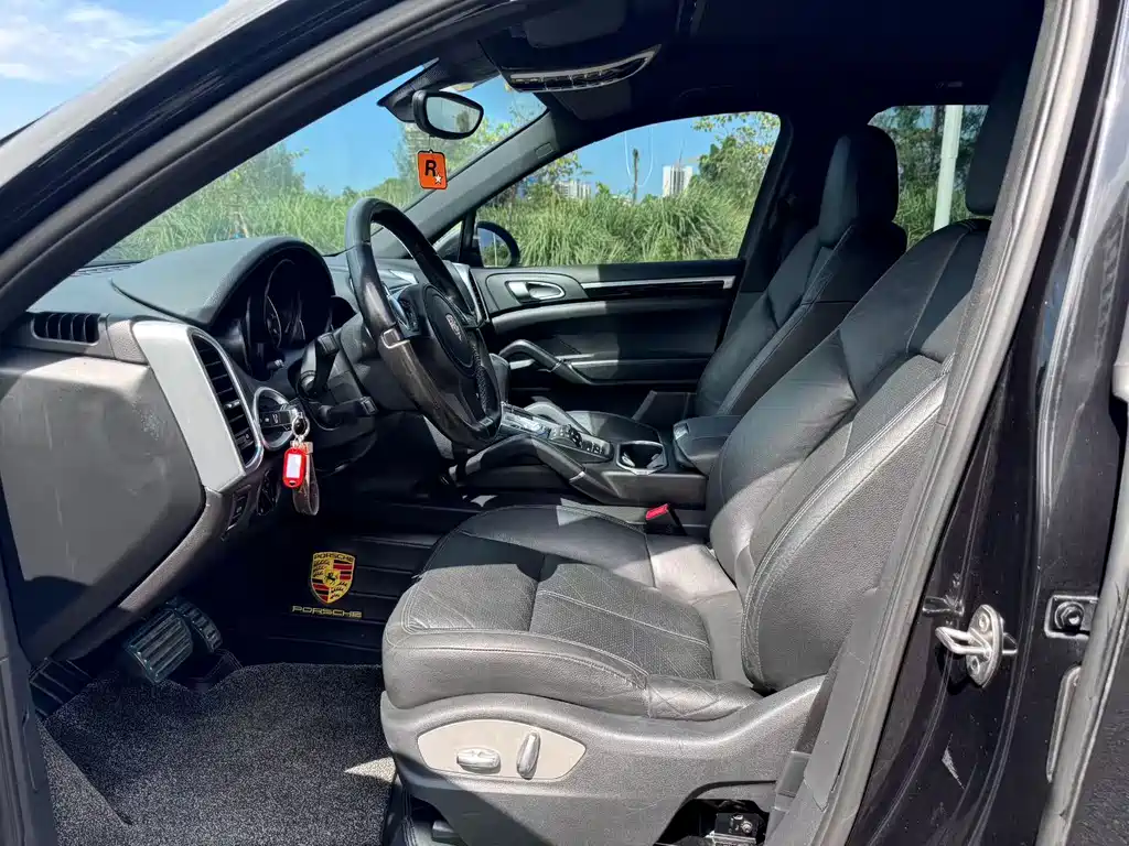 Porsche Cayenne — миниатюра 7