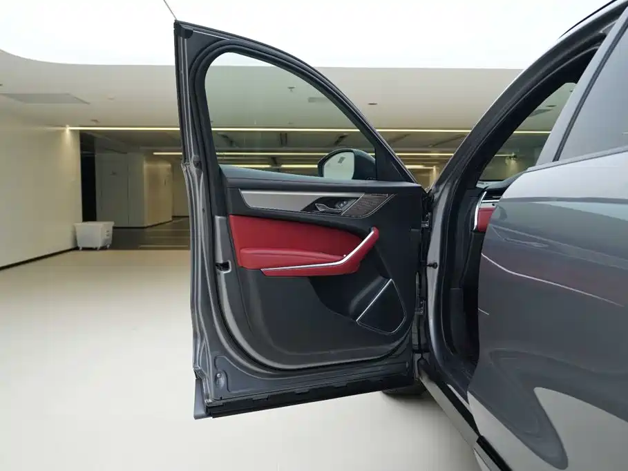 Jaguar F-PACE — миниатюра 18