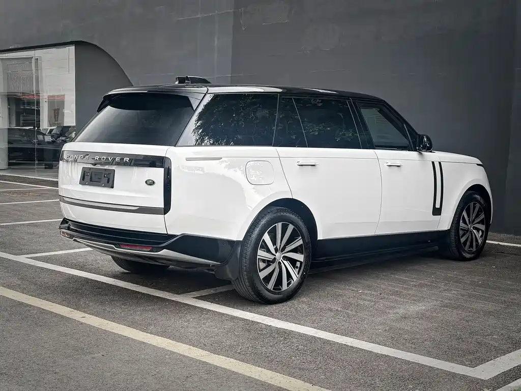 Land Rover Range Rover 2024 3.0 L6 400PS Long Wheelbase мест
