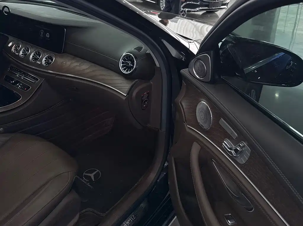Mercedes-Benz E-Class — миниатюра 21