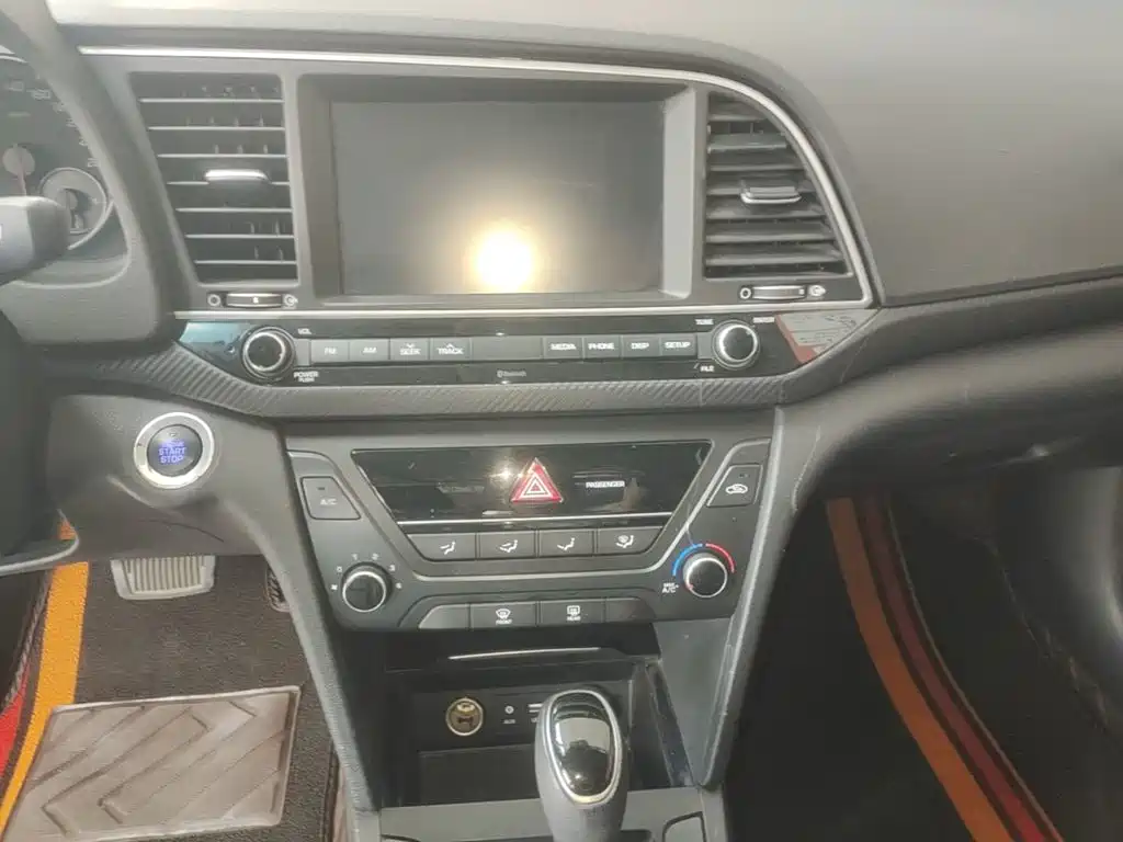 Hyundai Elantra — миниатюра 13