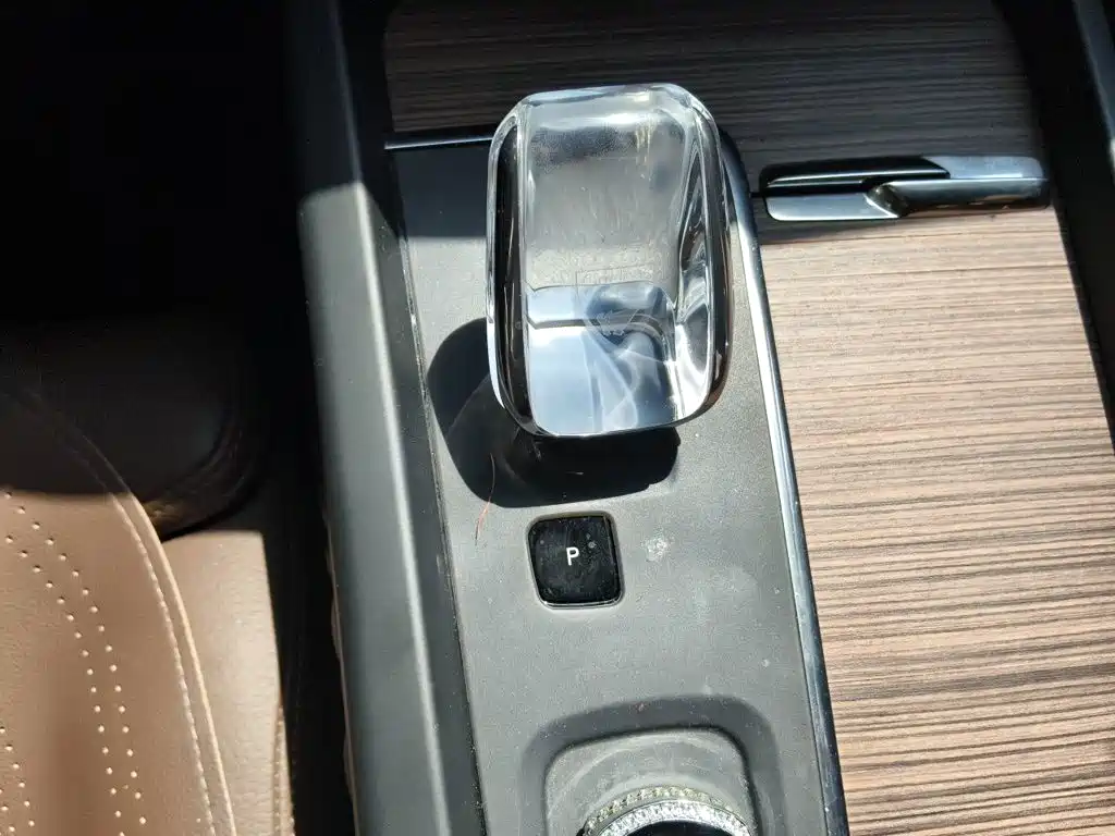 Volvo XC60 PHEV — миниатюра 10