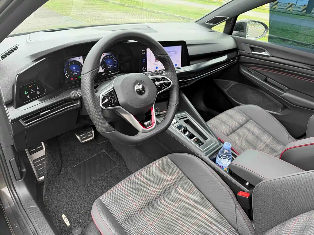 Volkswagen Golf GTI — миниатюра 12