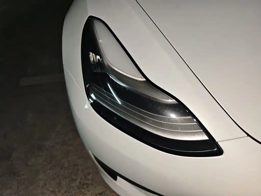 Tesla Model 3 — миниатюра 7