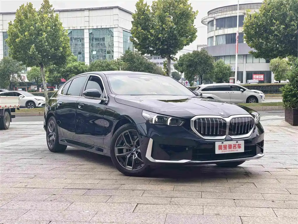BMW 5 Series — миниатюра 3