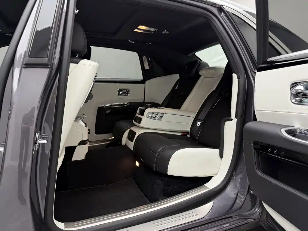 Rolls-Royce Ghost 6.6T Long Wheelbase Edition, фото 9