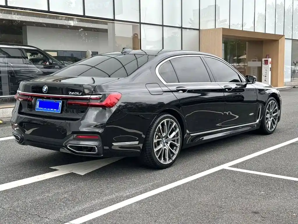 BMW 7 Series — миниатюра 7