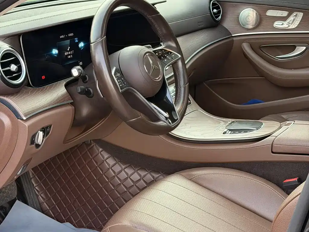 Mercedes-Benz E-Class — миниатюра 7