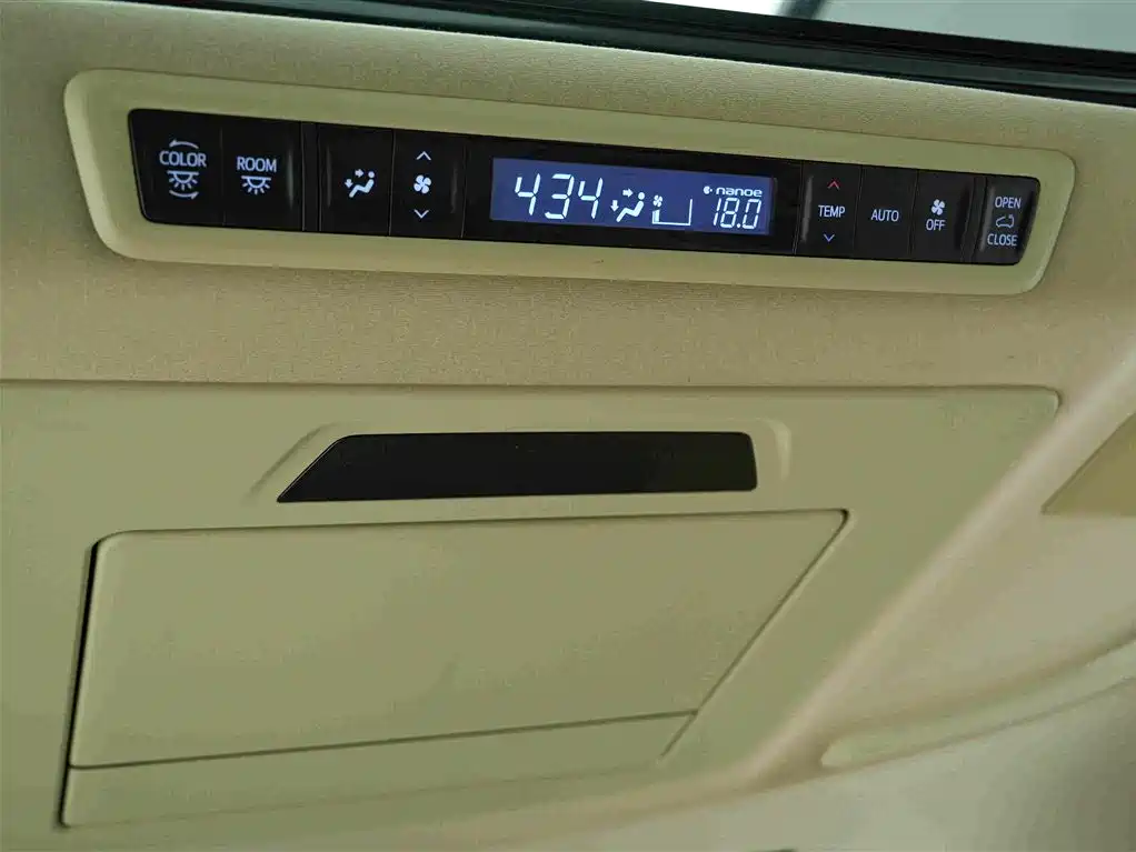 Toyota Alphard — миниатюра 19