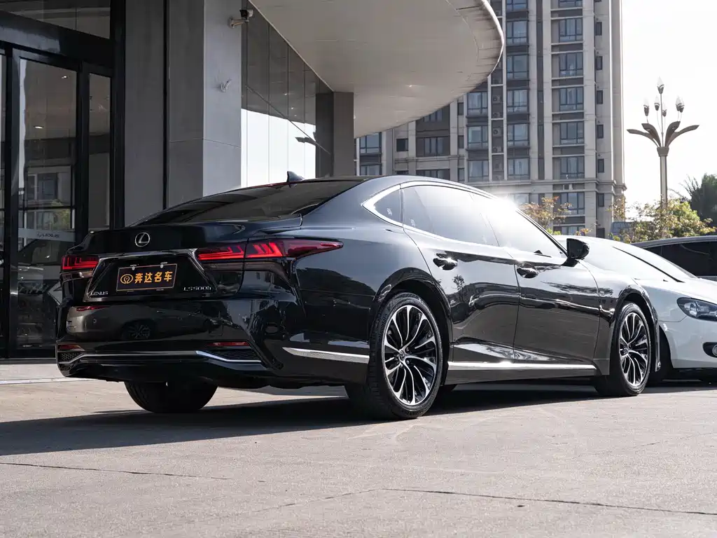 Lexus LS — миниатюра 3