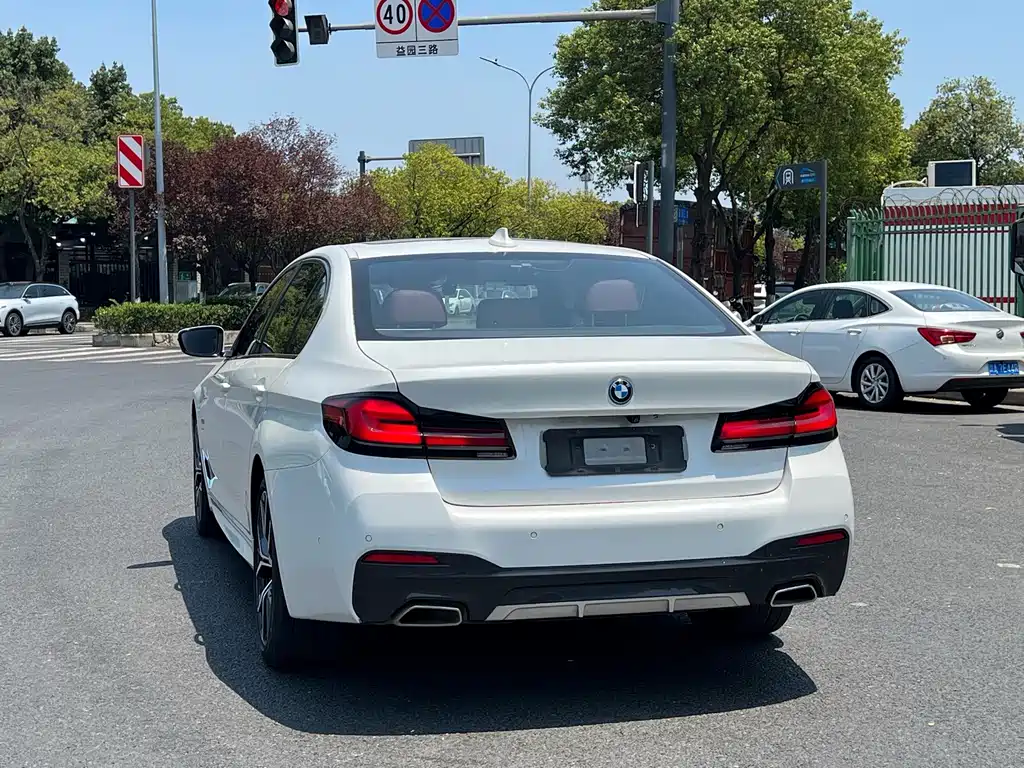 BMW 5 Series New Energy — миниатюра 12