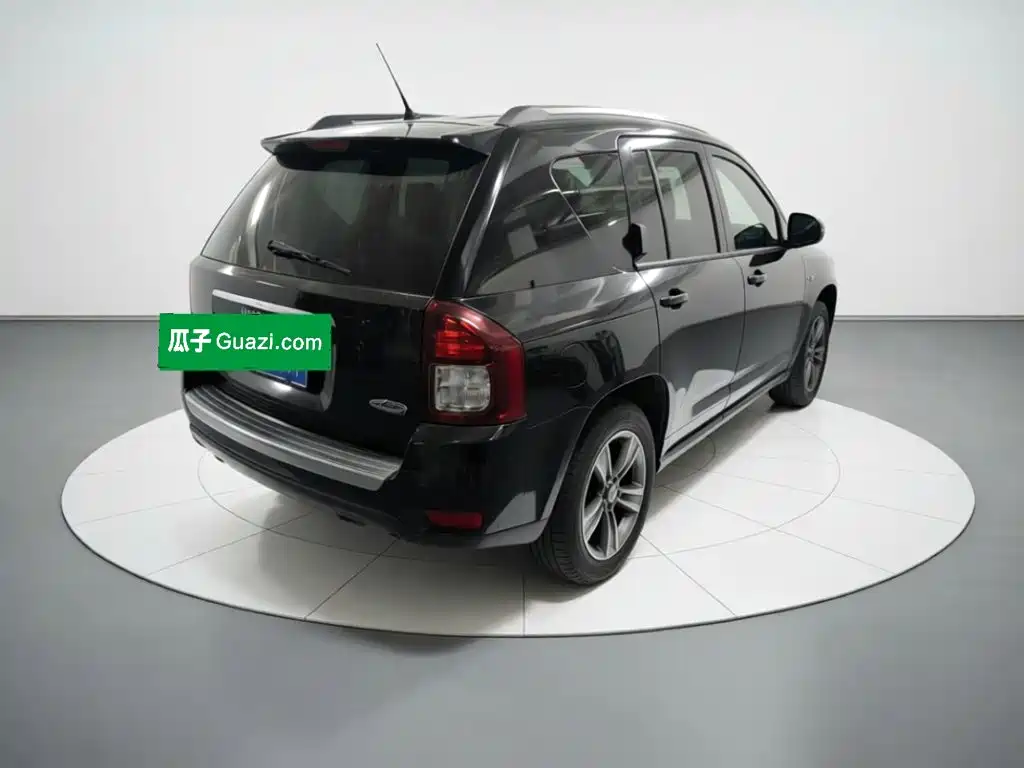 Jeep Compass (Import) — миниатюра 4