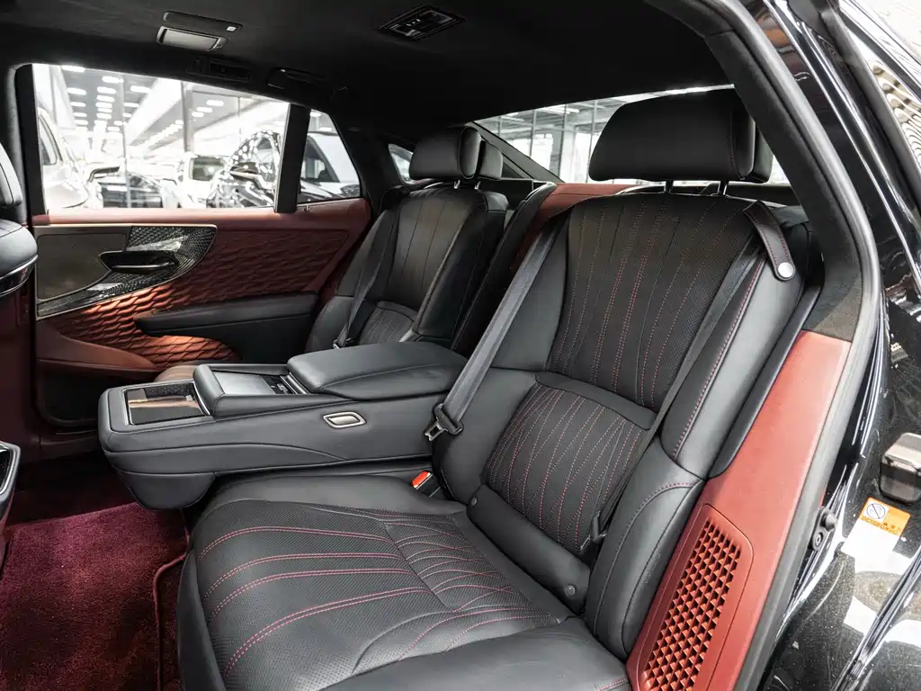Lexus LS — миниатюра 12