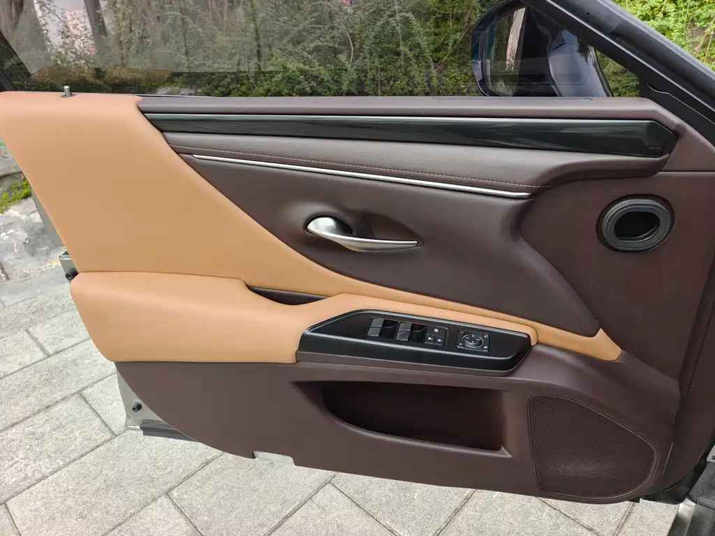 Lexus ES — миниатюра 17