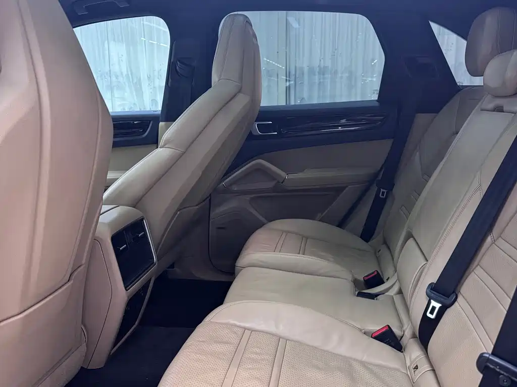 Porsche Cayenne — миниатюра 8