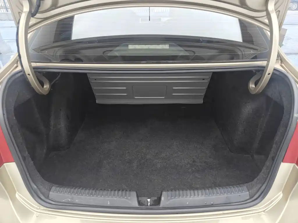 Volkswagen Santana — миниатюра 8