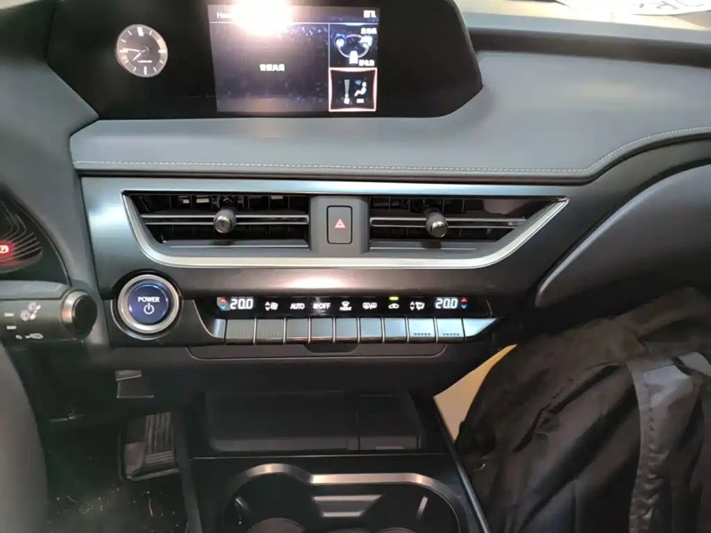 Lexus UX — миниатюра 13
