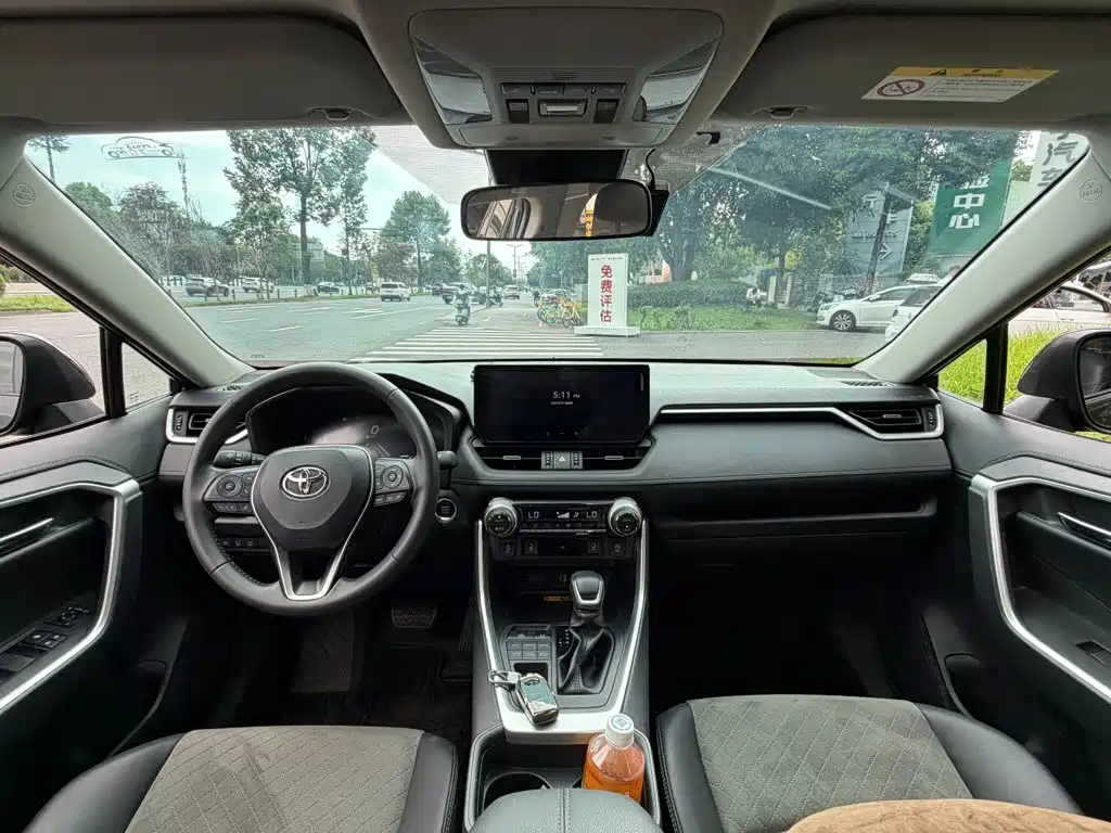 Toyota RAV4 — миниатюра 13
