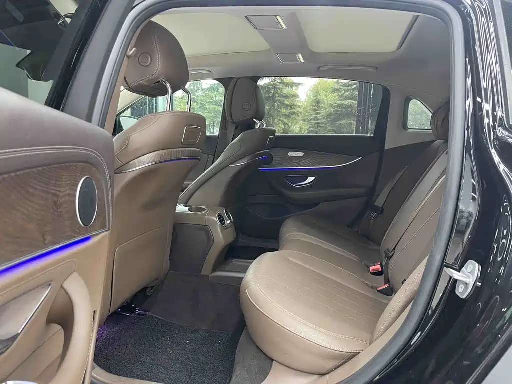 Mercedes-Benz E-Class — миниатюра 10