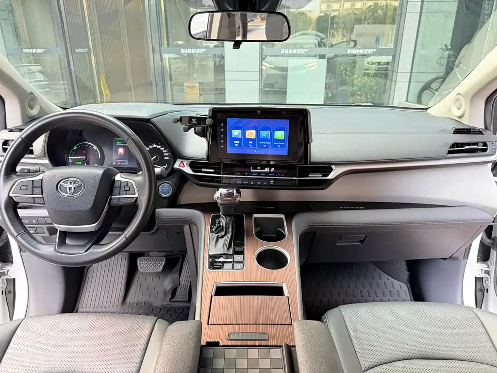 Toyota Sienna — миниатюра 10