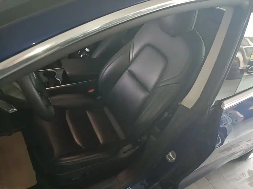 Tesla Model 3 — миниатюра 15