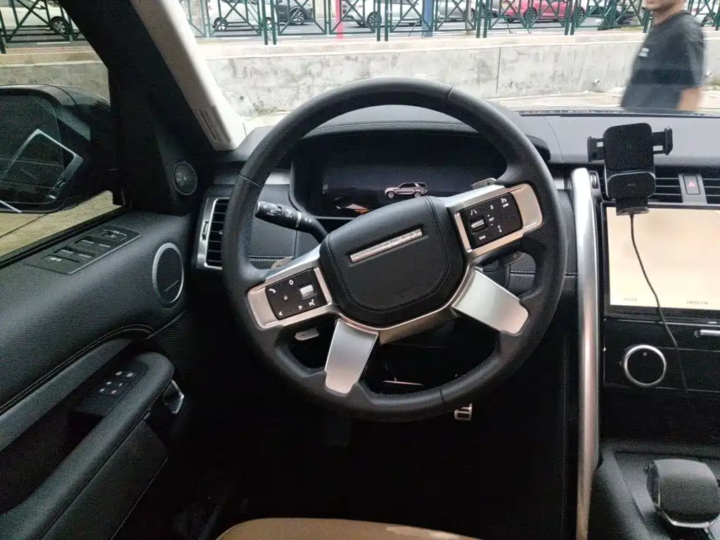 Land Rover Discovery — миниатюра 3