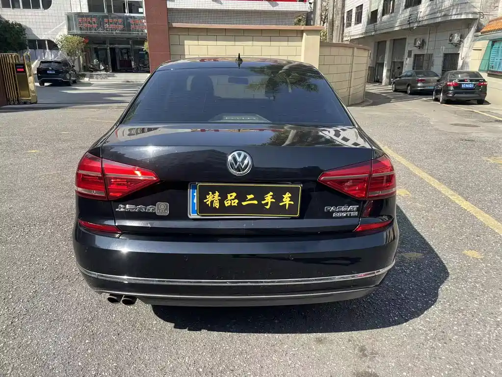 VOLKSWAGEN PASSAT