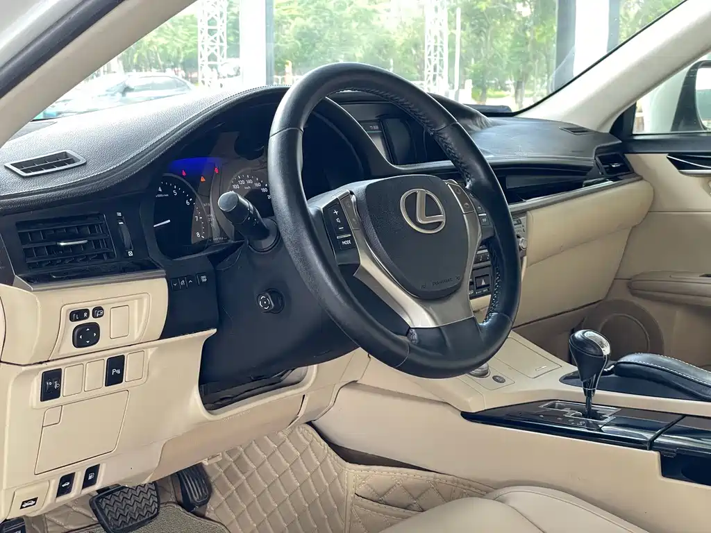 Lexus ES — миниатюра 10