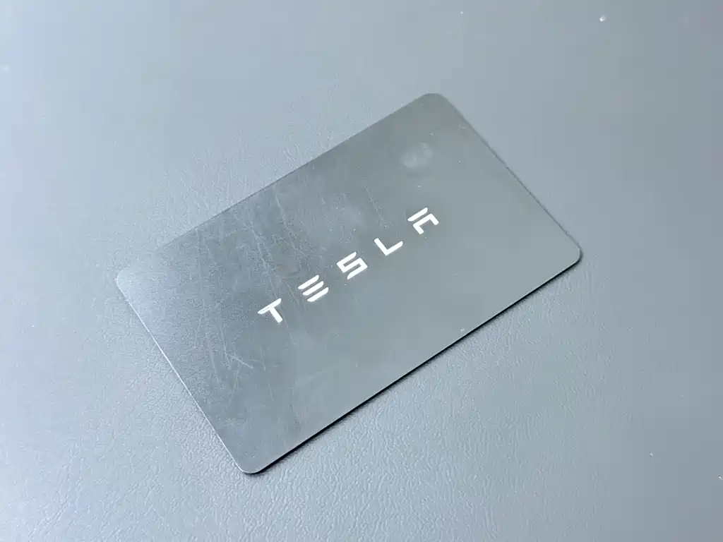 Tesla Model Y — миниатюра 19