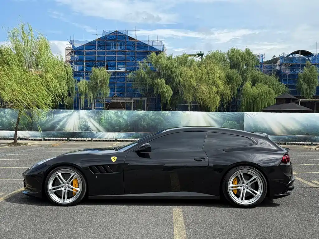 Ferrari GTC4Lusso — миниатюра 7