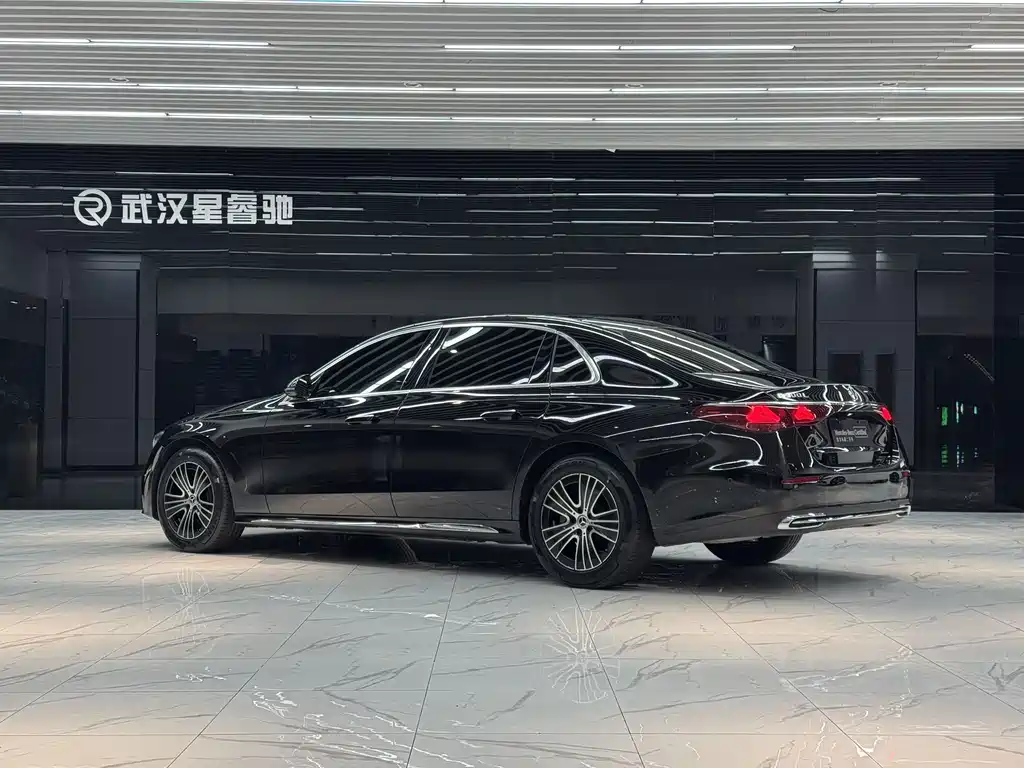 Mercedes-Benz E-Class — миниатюра 3