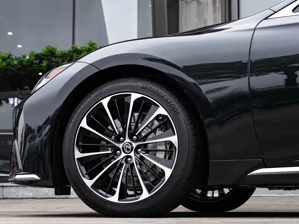 Lexus LS — миниатюра 8