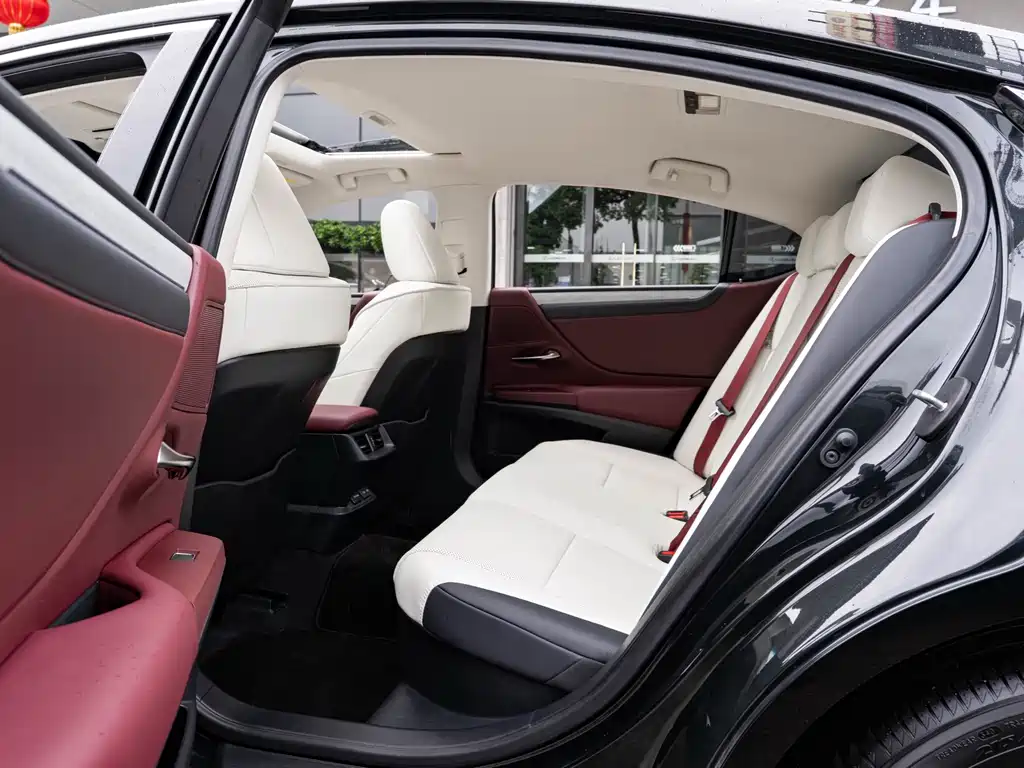 Lexus ES — миниатюра 10