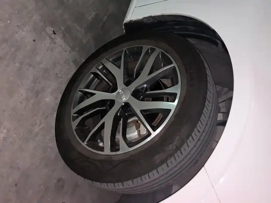 Geely Emgrand — миниатюра 6