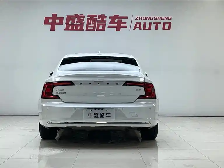 Volvo S90 2023 B5 Luxury