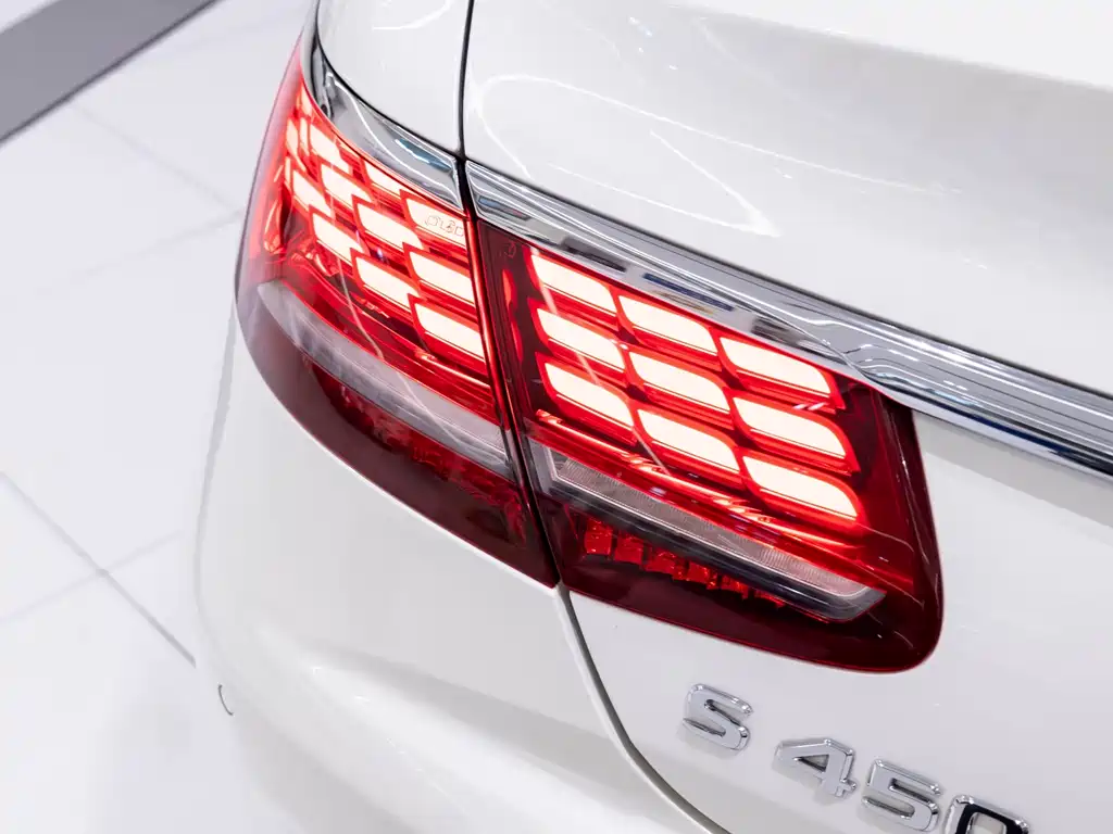 Mercedes-Benz S-Class — миниатюра 7