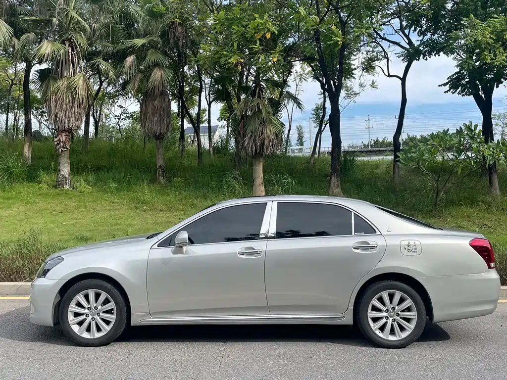 Toyota Crown — миниатюра 5