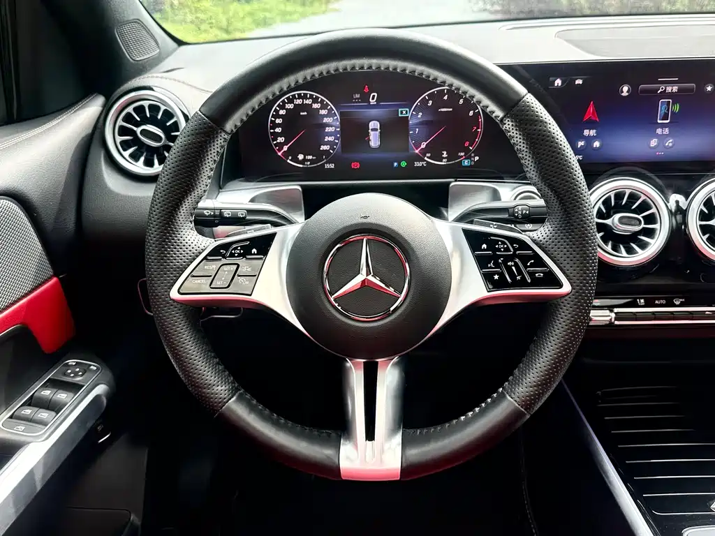Mercedes-Benz GLB — миниатюра 13