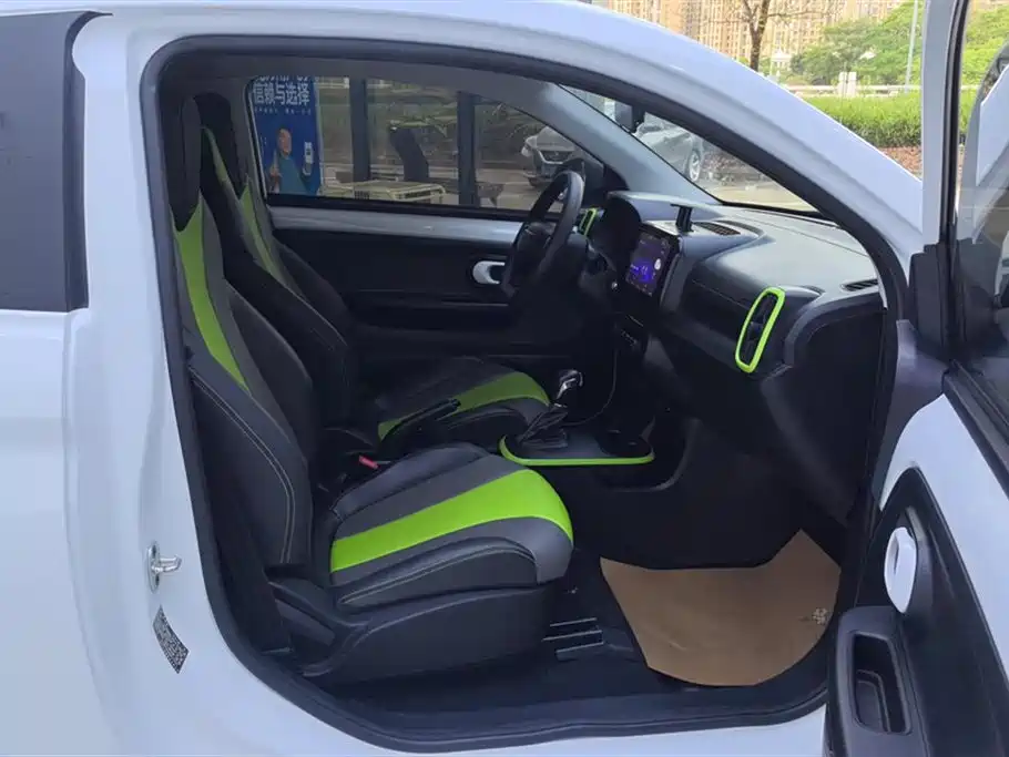 Roewe Clever 2021 302km мест
