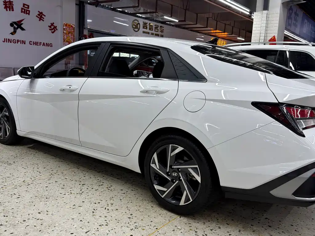 Hyundai Elantra — миниатюра 6