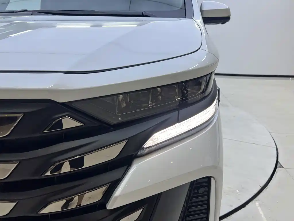 Toyota Vellfire — миниатюра 6