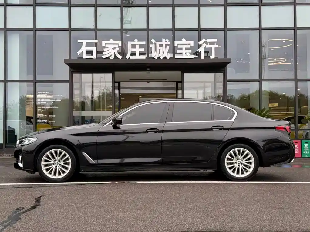 BMW 5 Series — миниатюра 11