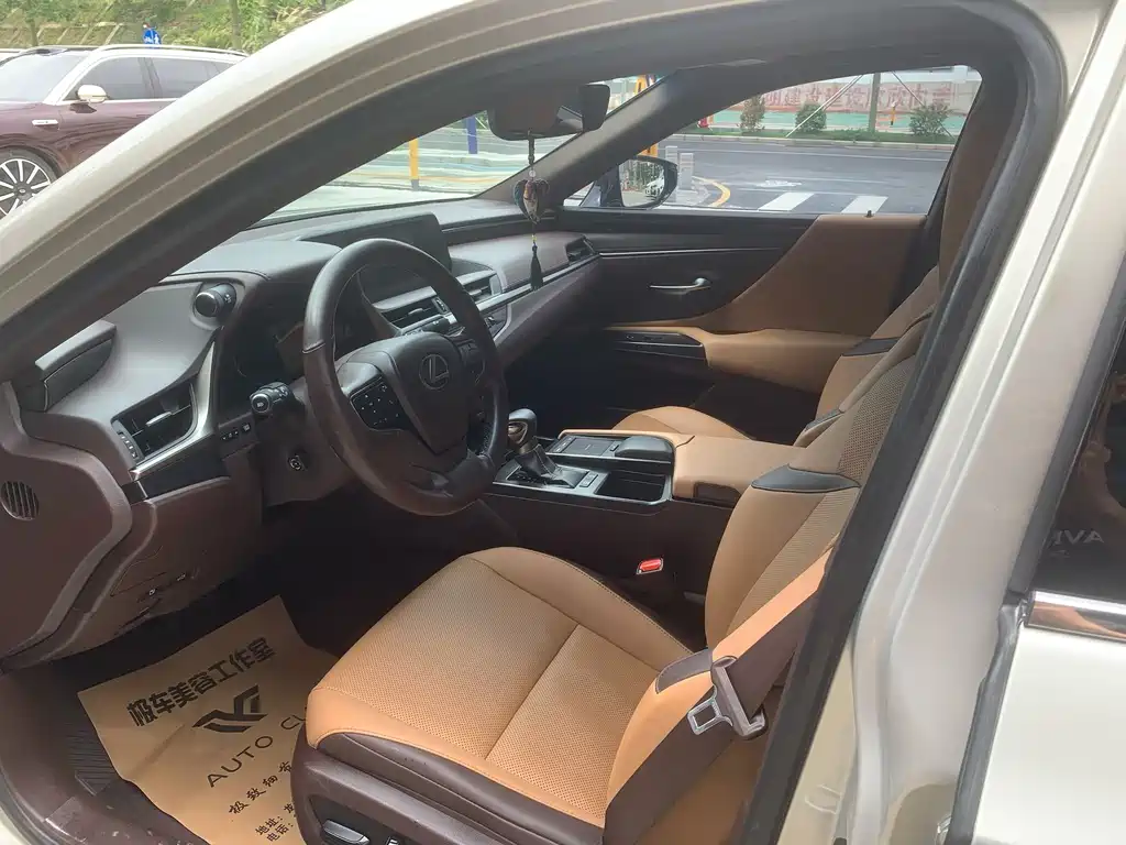 Lexus ES 2018 260 V