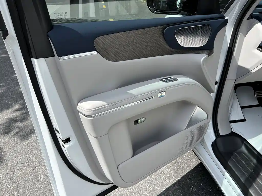 Leapmotor D99 2026 700