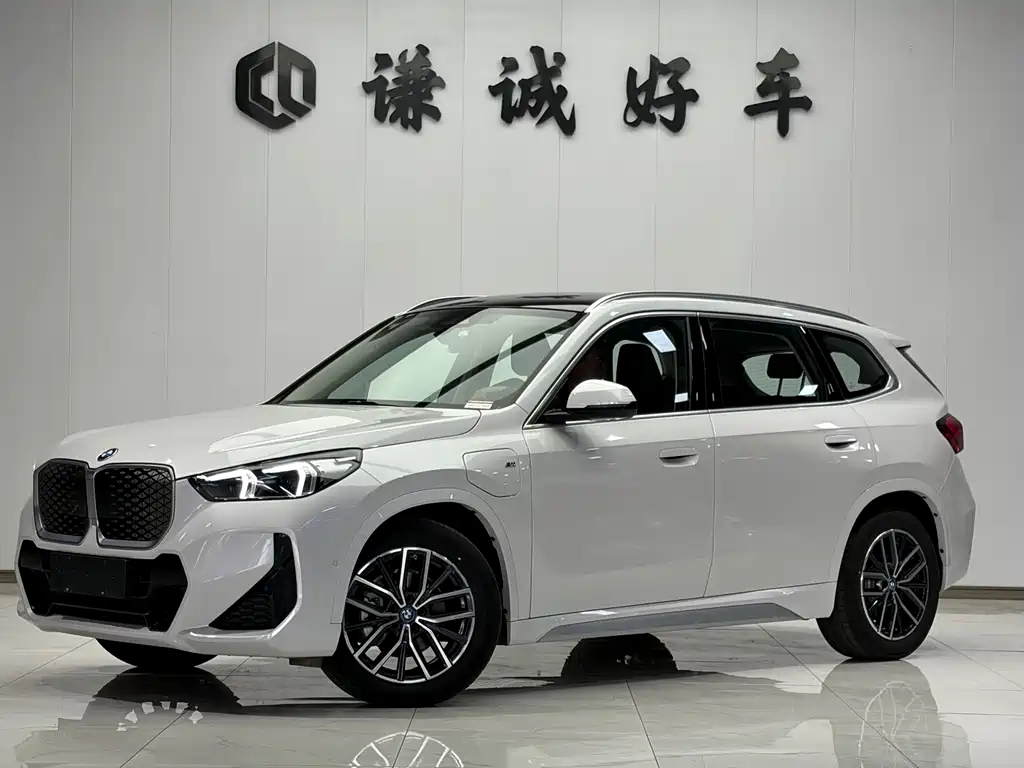 BMW iX1 2025